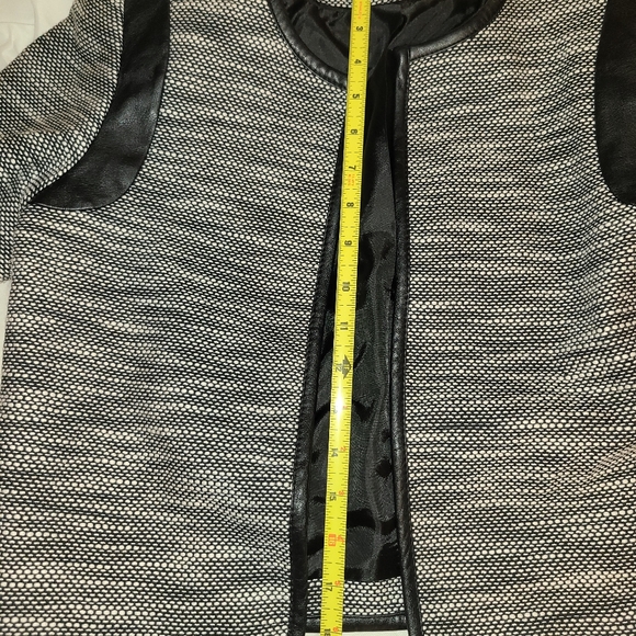 Cropped Blazer - Picture 3 of 7